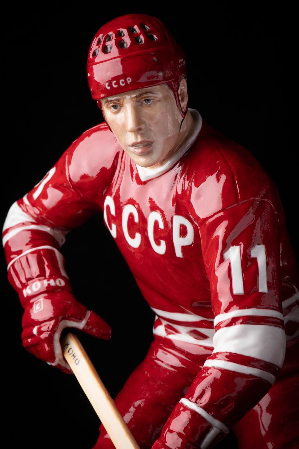 Ларионов Игорь Николаевич - советский и российский хоккеист, тренер.